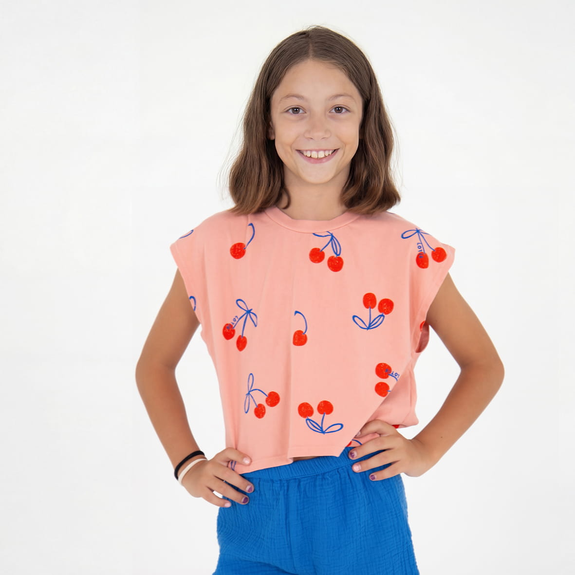 Crop Top mit Kirschen auf Clay von Lötiekids