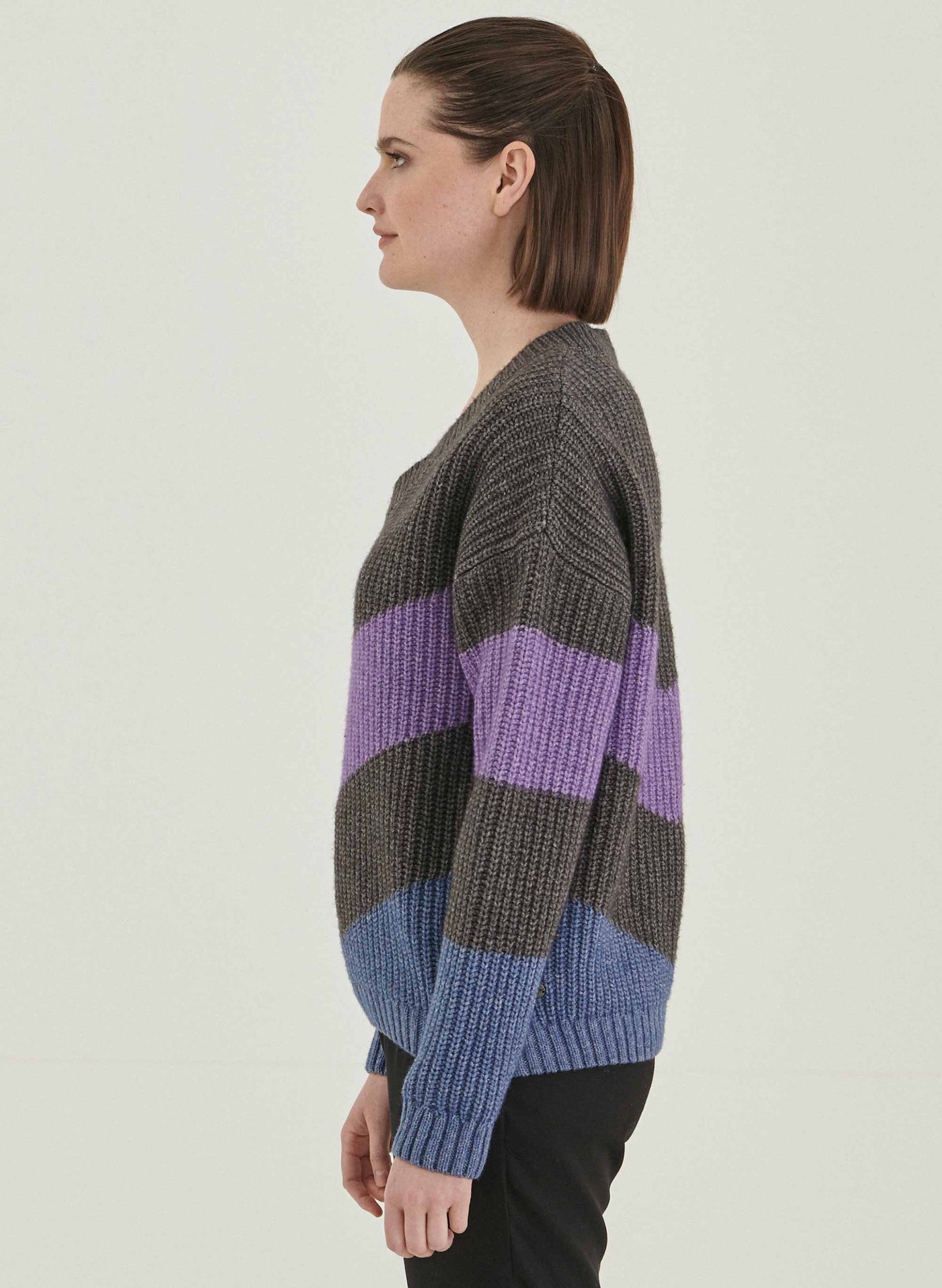 SALE -50% Woll-Pullover gestrickt in Grau/Violet/Blau von Organication