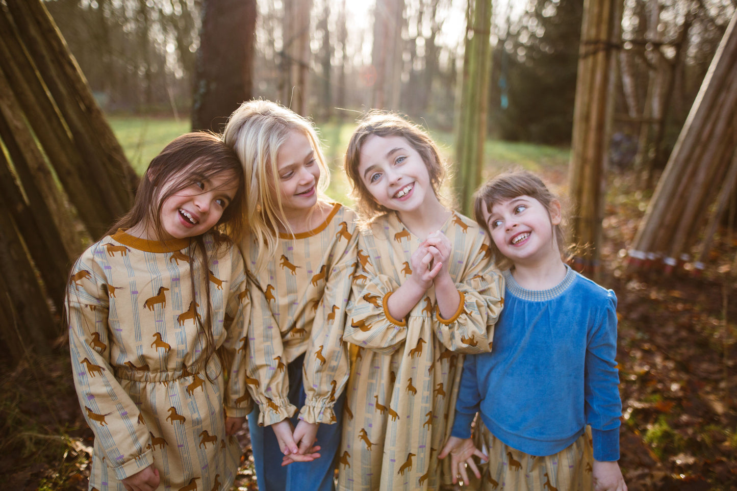 SALE: Langarmkleid mit Pferden von Baba