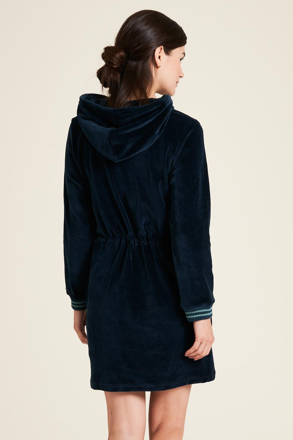 SALE: Velours-Kleid in Dunkelblau mit Kapuze von Tranquillo