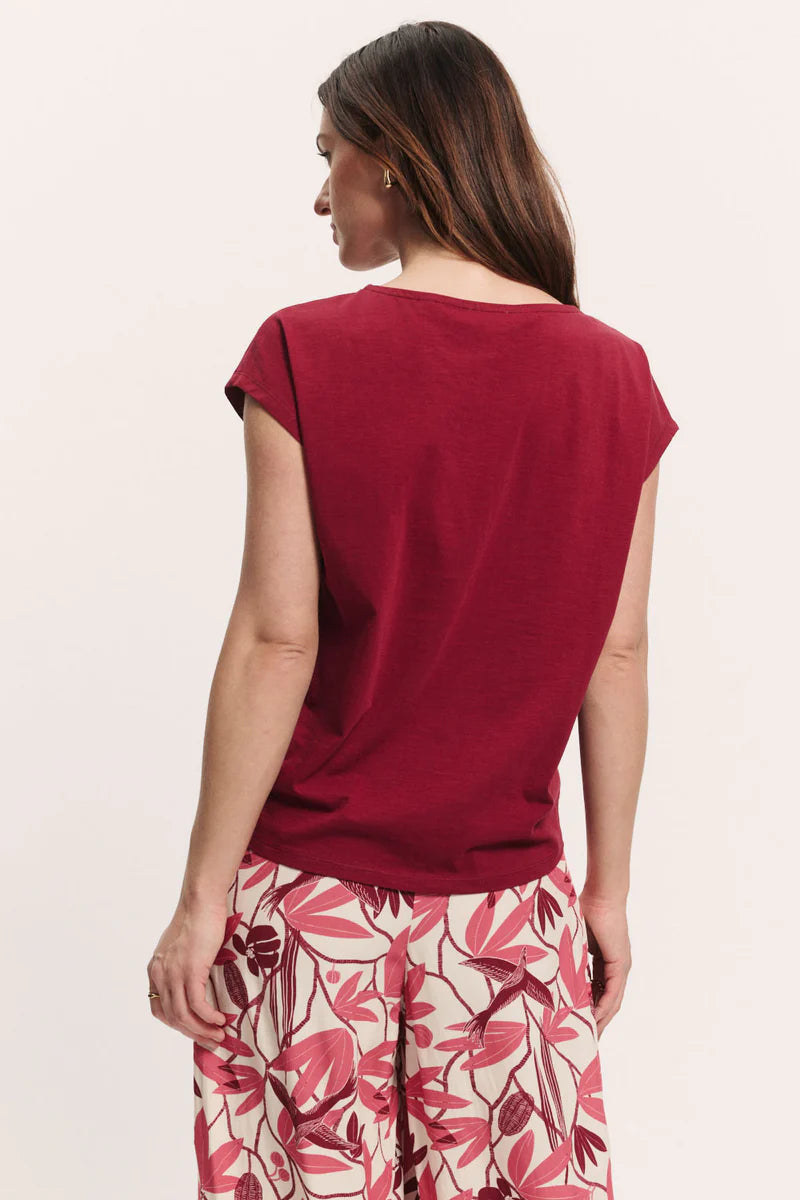 T-shirt in tibetian red von Tranquillo
