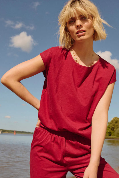 T-shirt in tibetian red von Tranquillo