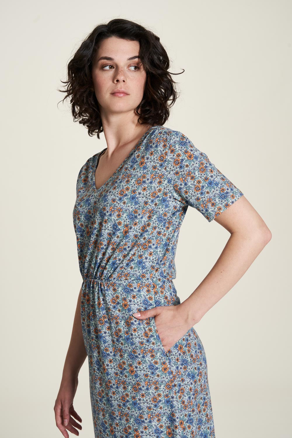 SALE: Jerseykleid mit Taschen mit Gartenmuster von Tranquillo