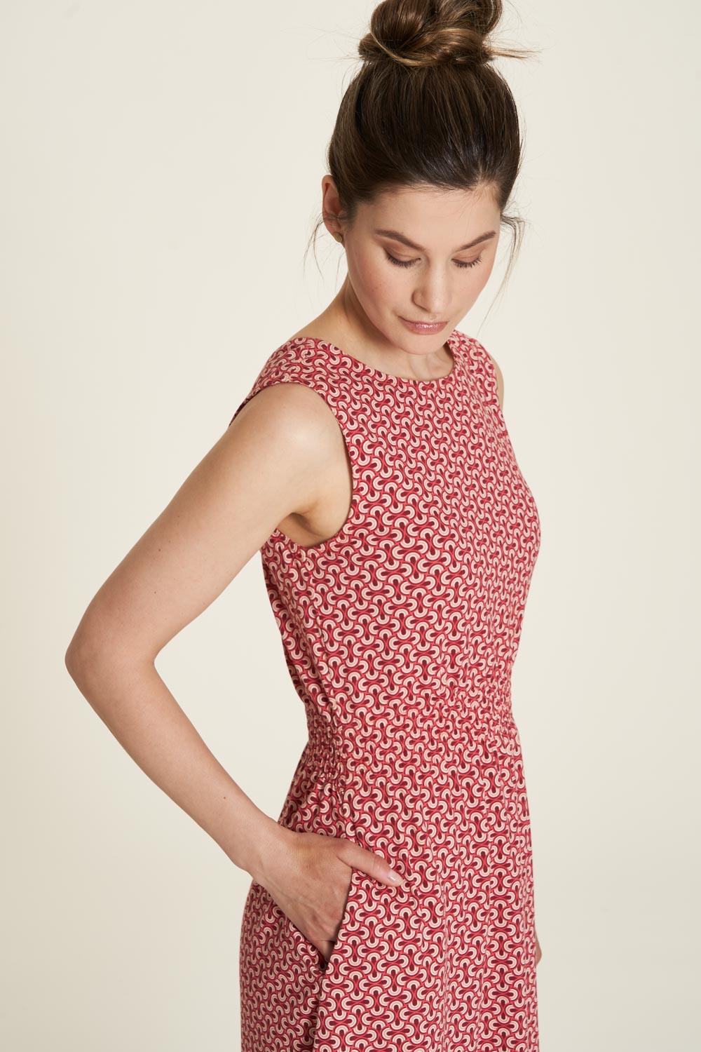SALE: Tailliertes Sommerkleid mit Wellenmuster von Tranquillo
