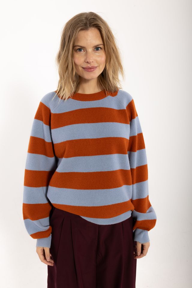 Woll-Pullover gestreift in Porcelaine/Chili von Danefae